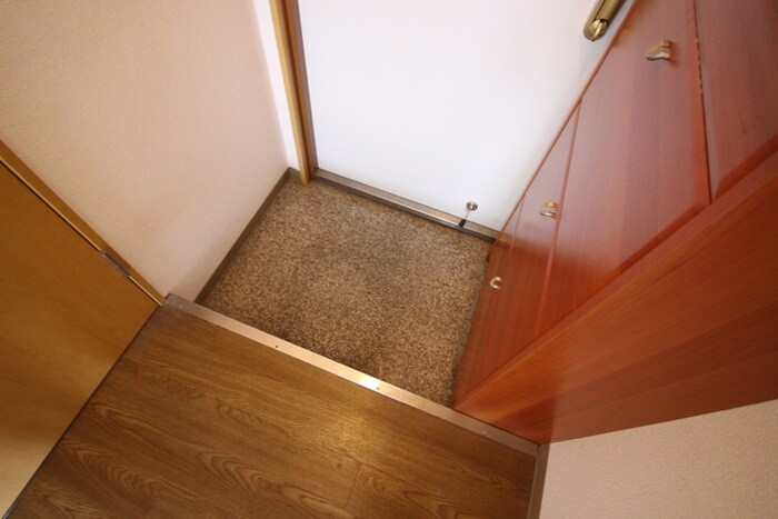 物件内観写真16　(玄関)
