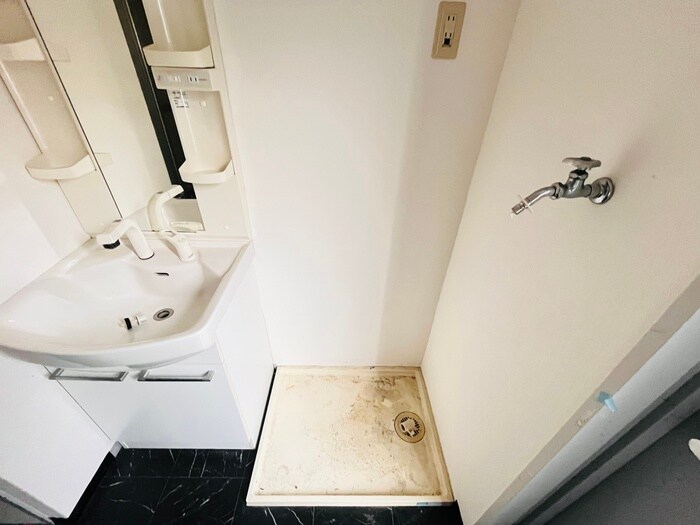 物件内観写真14　(洗濯機置場)