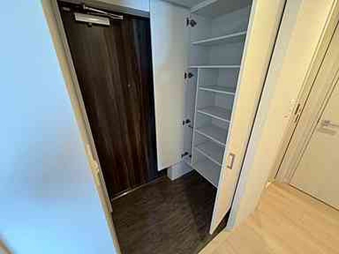 物件内観写真7　(玄関)