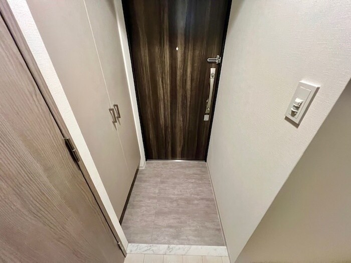 物件内観写真8　(玄関)