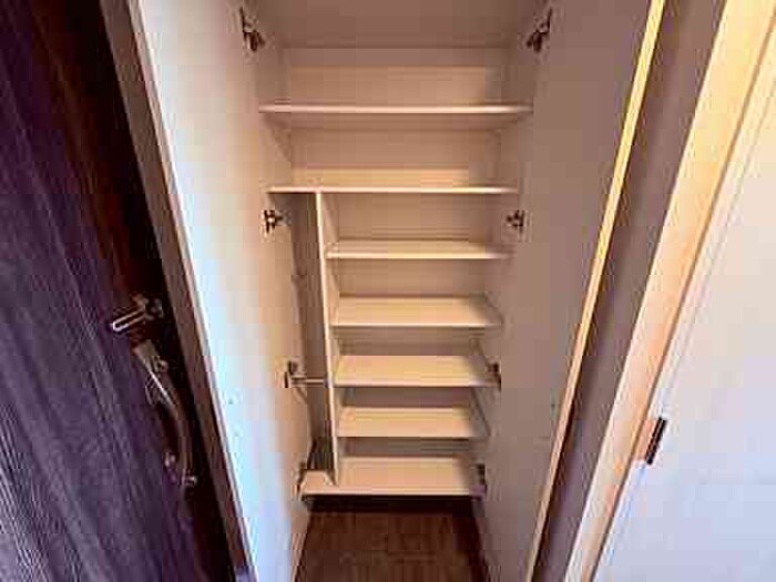 物件内観写真8　(靴箱)