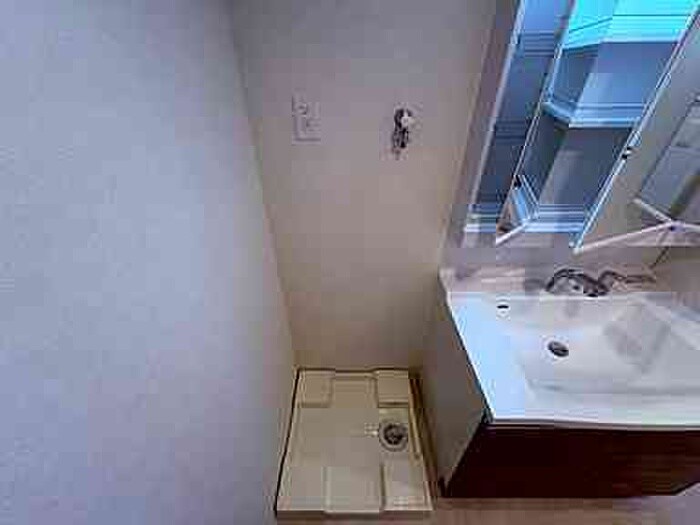 物件内観写真12　(洗濯機置場)