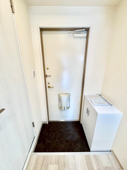 物件内観写真12　(玄関)