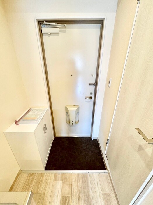 物件内観写真17　(玄関)