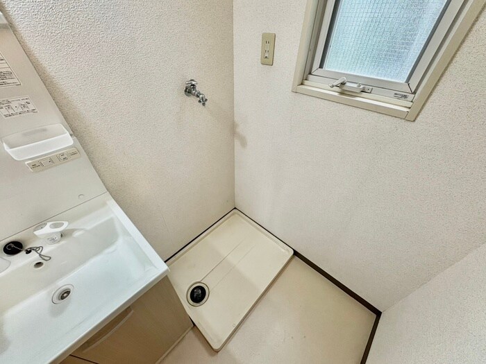 物件内観写真12　(洗濯機置場)