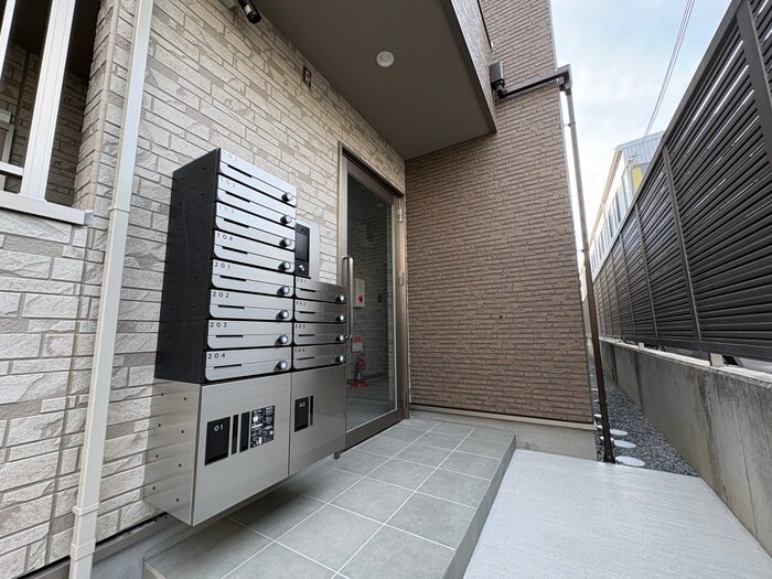 物件外観写真4　(エントランス部分)