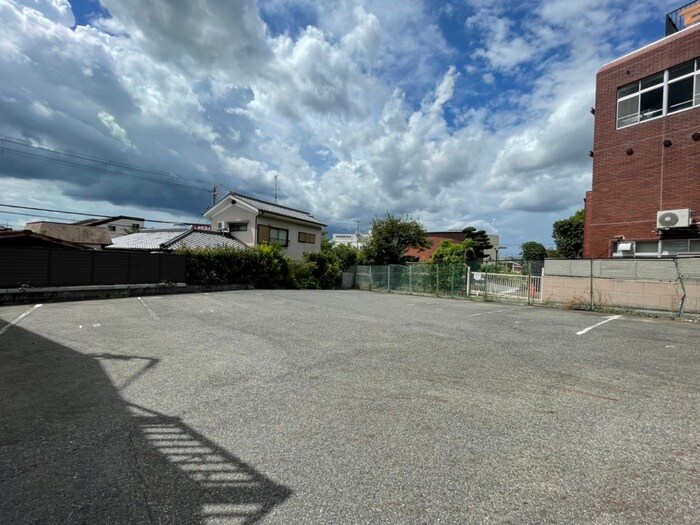 物件外観写真4　(駐車場)