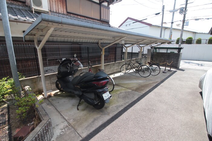 物件外観写真2　(駐輪場)