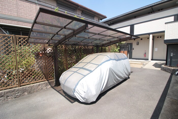 物件外観写真3　(駐車場)