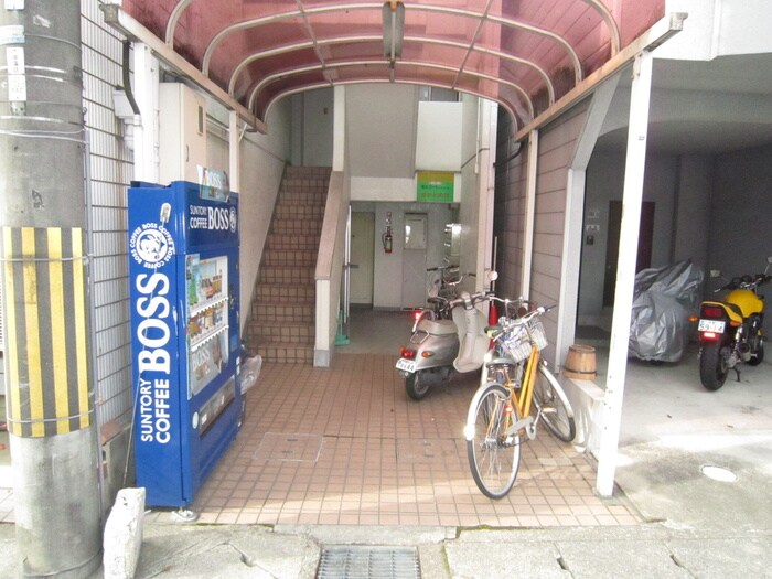 物件外観写真2　(駐輪場)