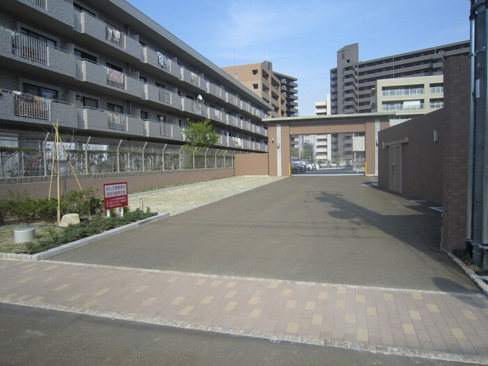 物件外観写真2　(駐車場)