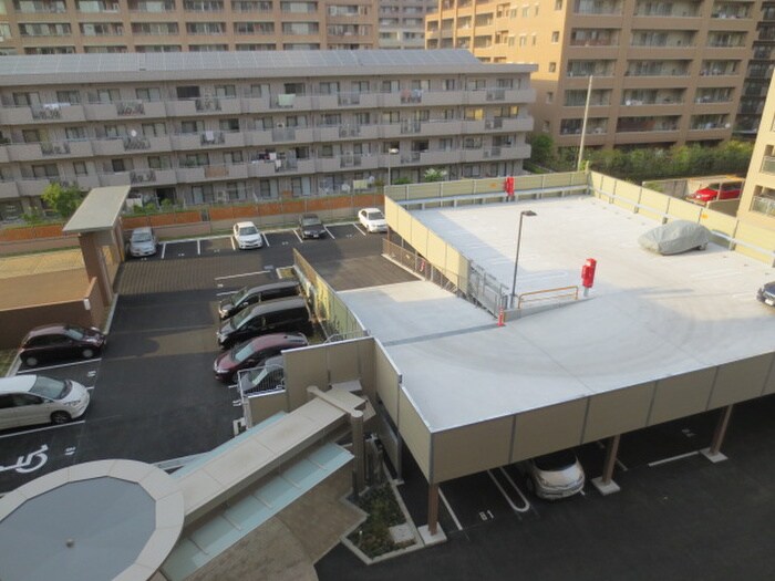 物件外観写真3　(駐車場)