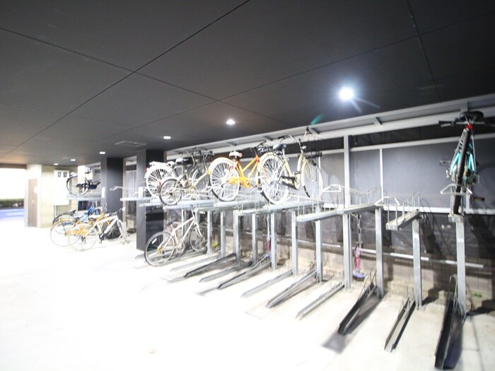物件外観写真4　(駐輪場)