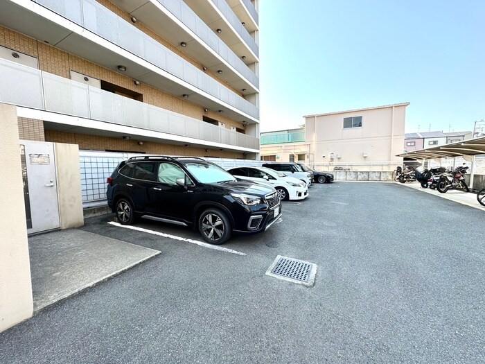 物件外観写真5　(駐車場)