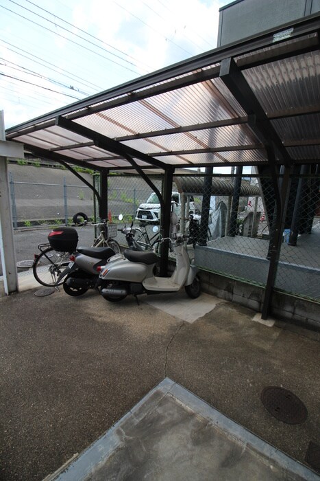 物件外観写真4　(駐輪場)