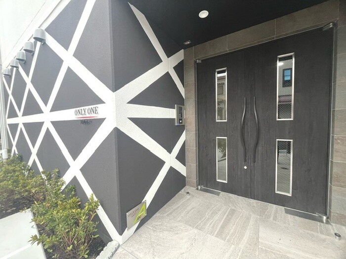 物件外観写真3　(エントランス部分)