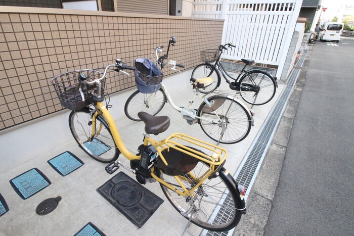 物件外観写真4　(駐輪場)
