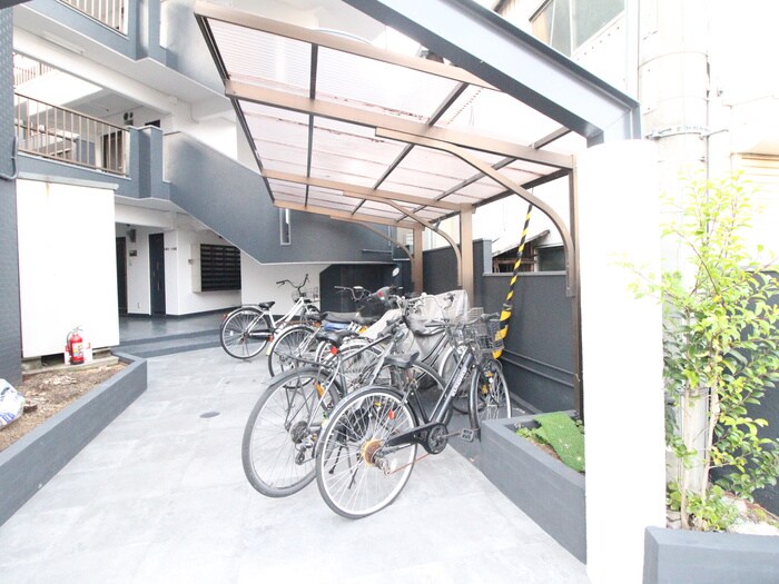 物件外観写真3　(駐輪場)