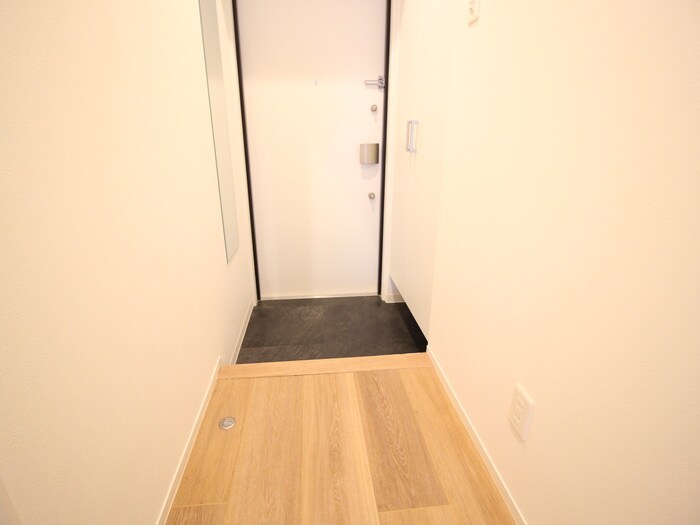 物件内観写真11　(玄関)