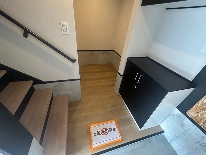 物件内観写真7　(玄関)