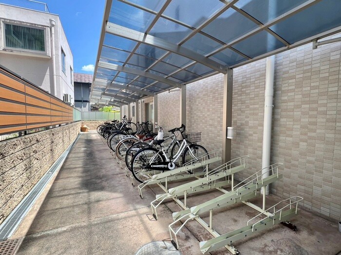 物件外観写真3　(駐輪場)