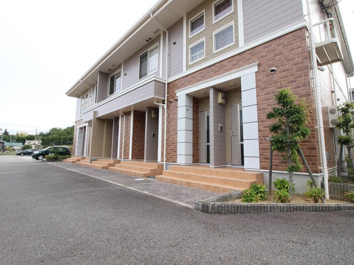 物件外観写真5　(エントランス部分)