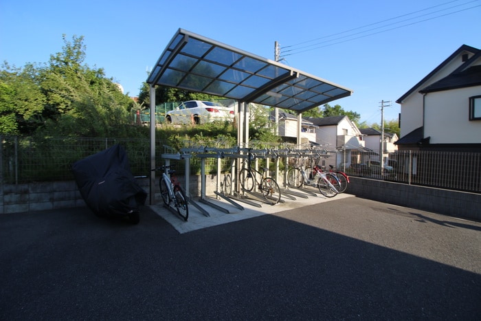 物件外観写真5　(駐輪場)