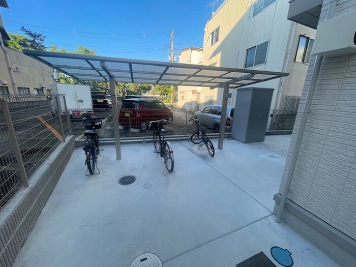 物件外観写真4　(駐輪場)