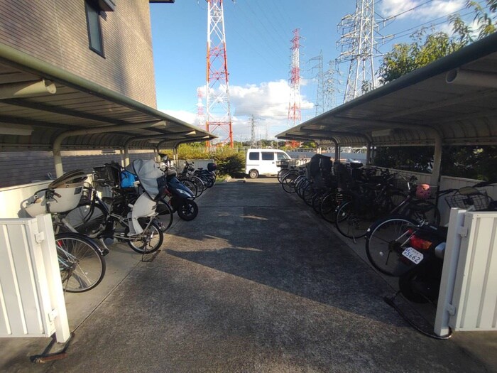 物件外観写真5　(駐輪場)