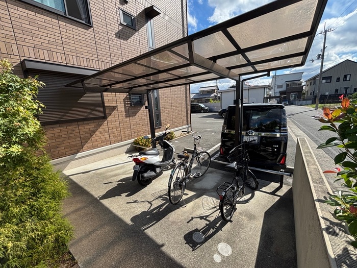 物件外観写真3　(駐輪場)