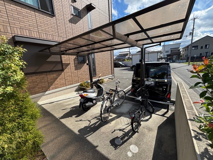 物件外観写真3　(駐輪場)