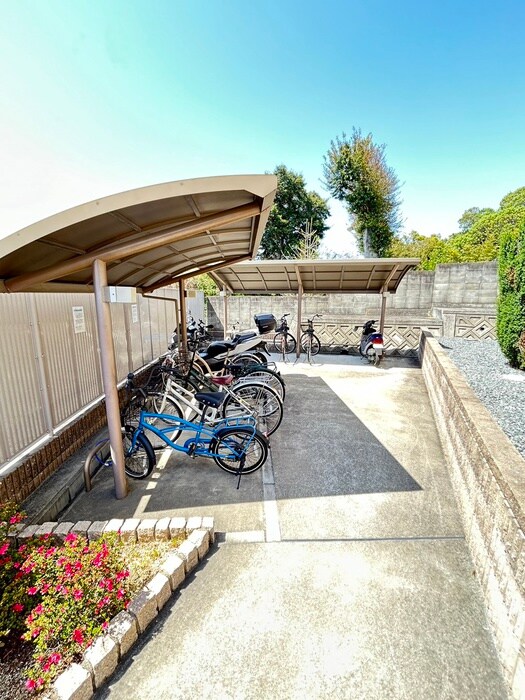 物件外観写真4　(駐輪場)