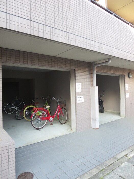 物件外観写真2　(駐輪場)