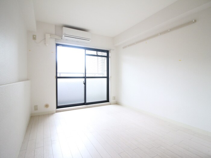 物件内観写真4　(居室)