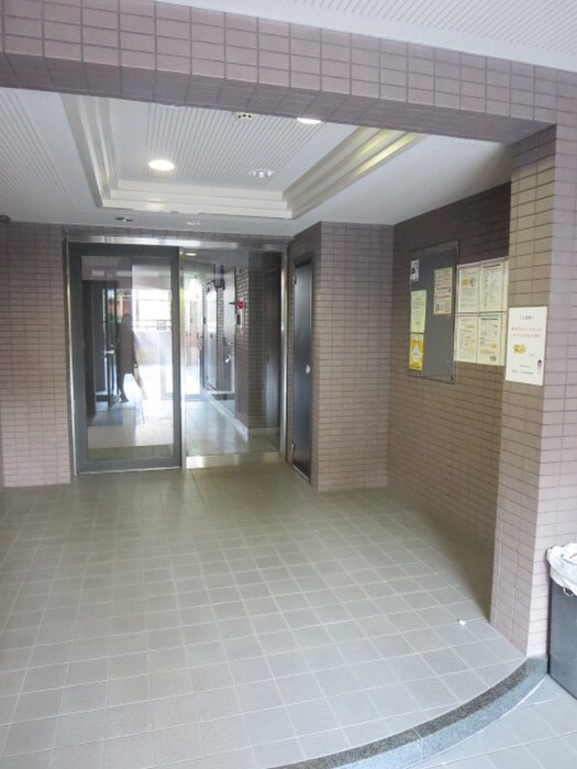 物件外観写真3　(エントランス部分)