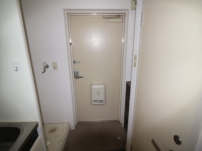 物件内観写真13　(玄関)