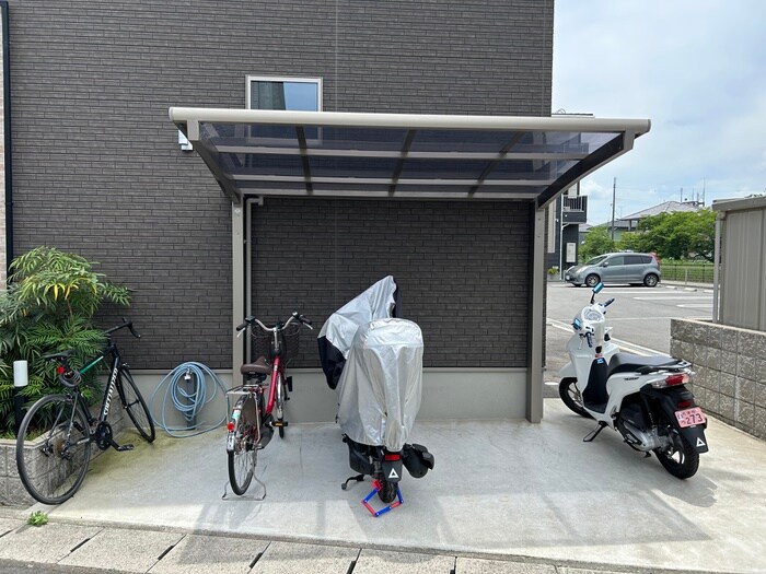 物件外観写真5　(駐輪場)