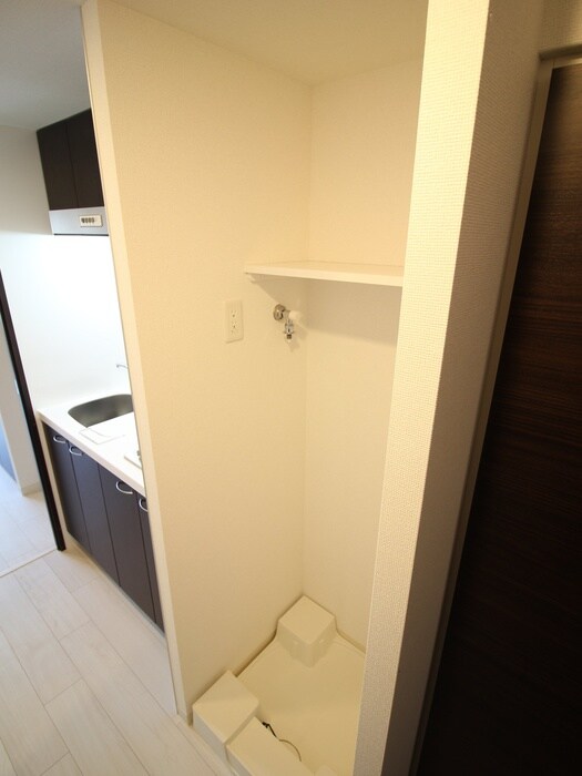 物件内観写真10　(洗濯機置場)