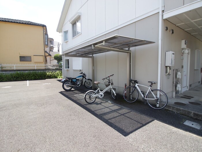 物件外観写真3　(駐輪場)