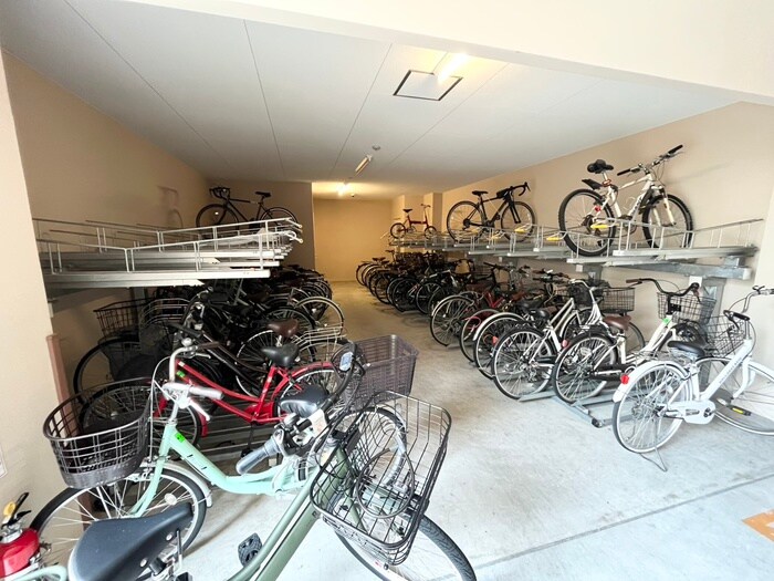 物件外観写真4　(駐輪場)