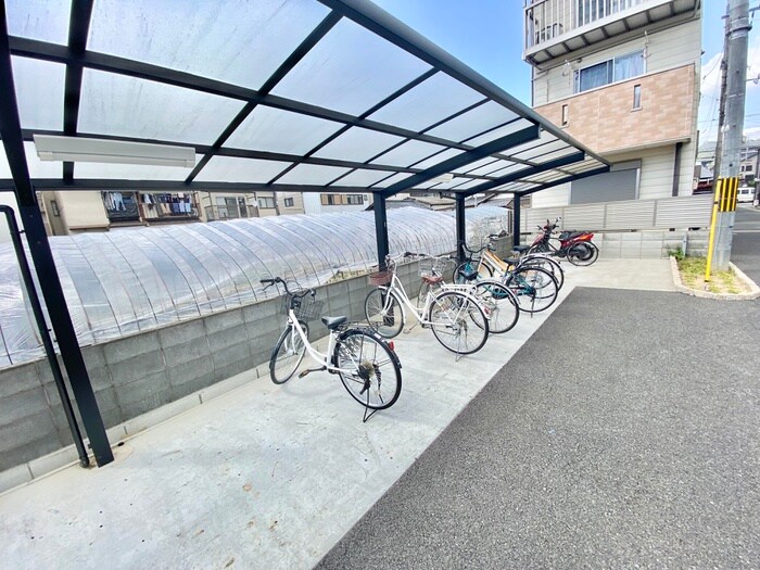 物件外観写真5　(駐輪場)