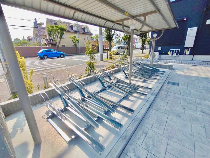 物件外観写真3　(駐輪場)