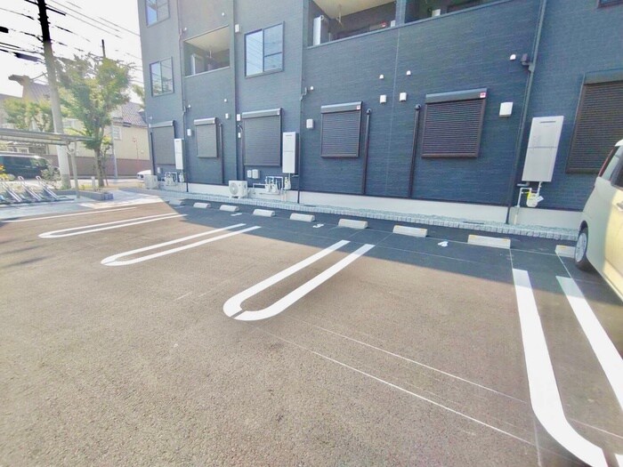 物件外観写真4　(駐車場)