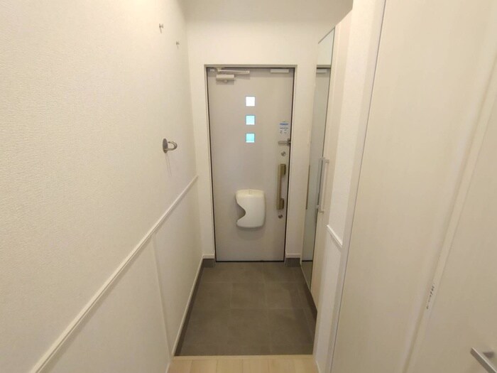 物件内観写真16　(玄関)