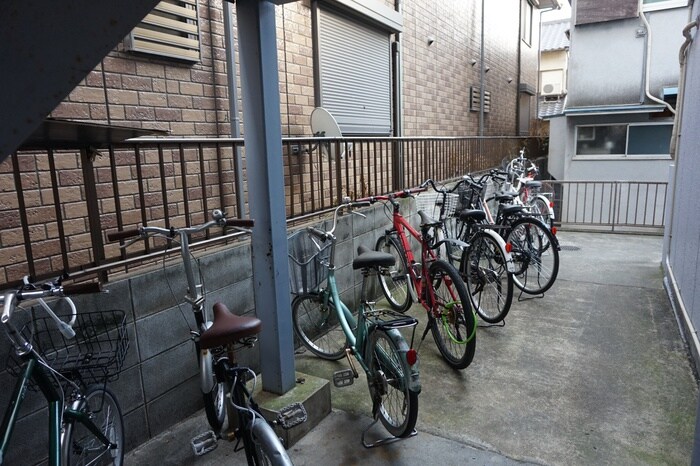 物件外観写真4　(駐輪場)
