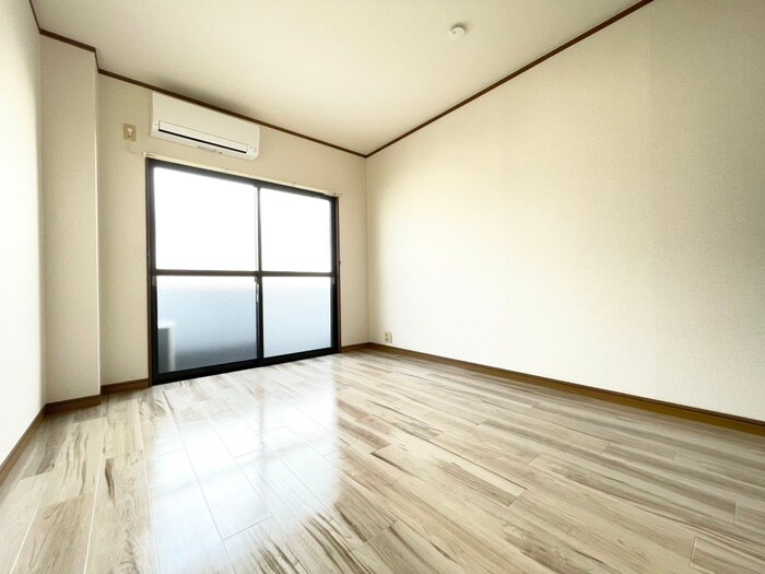 物件内観写真8　(居室)