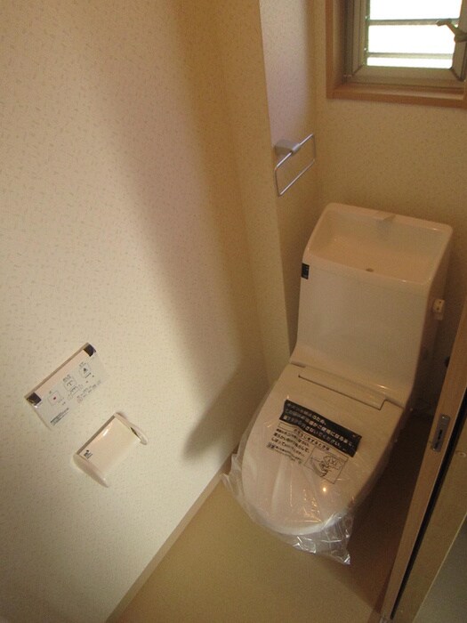 物件内観写真8　(トイレ)