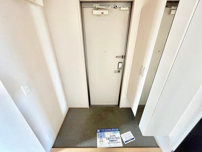 物件内観写真15　(玄関)
