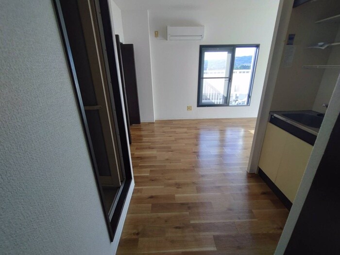 物件内観写真16　(廊下)