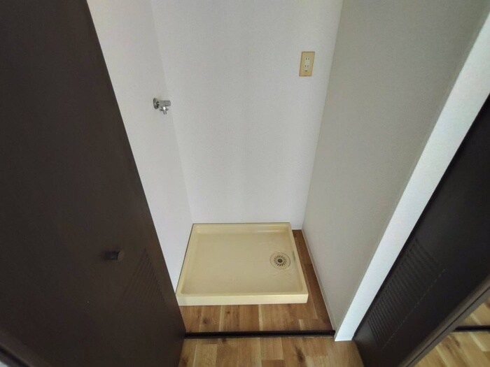 物件内観写真18　(洗濯機置場)